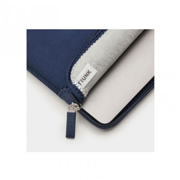 Preview: TRUNK Neopren Sleeve für MacBook Air 13" (M2/M3/M4), dunkelblau