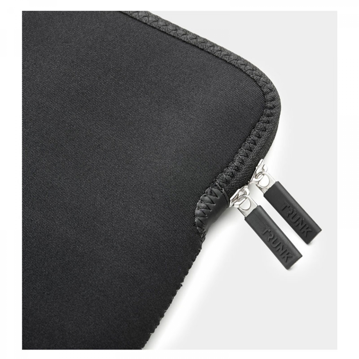 TRUNK Neopren Sleeve für MacBook Air 13" (M2/M3/M4), schwarz