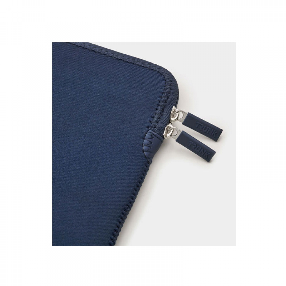 TRUNK Neopren Sleeve für MacBook Air 13" (M2/M3/M4), dunkelblau